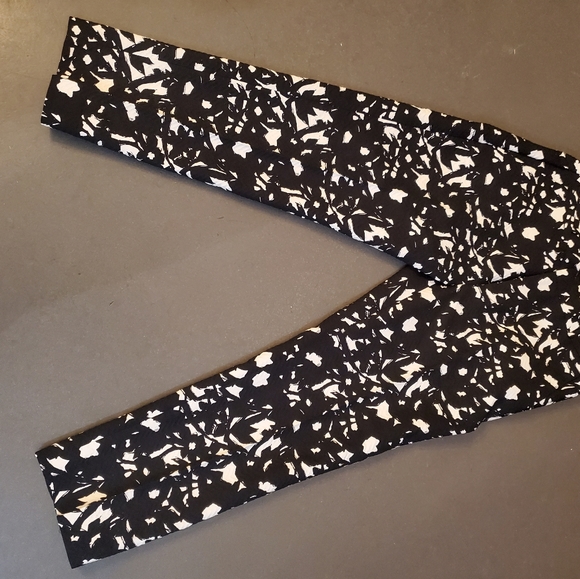 Abstract woven carpi - Picture 4 of 9